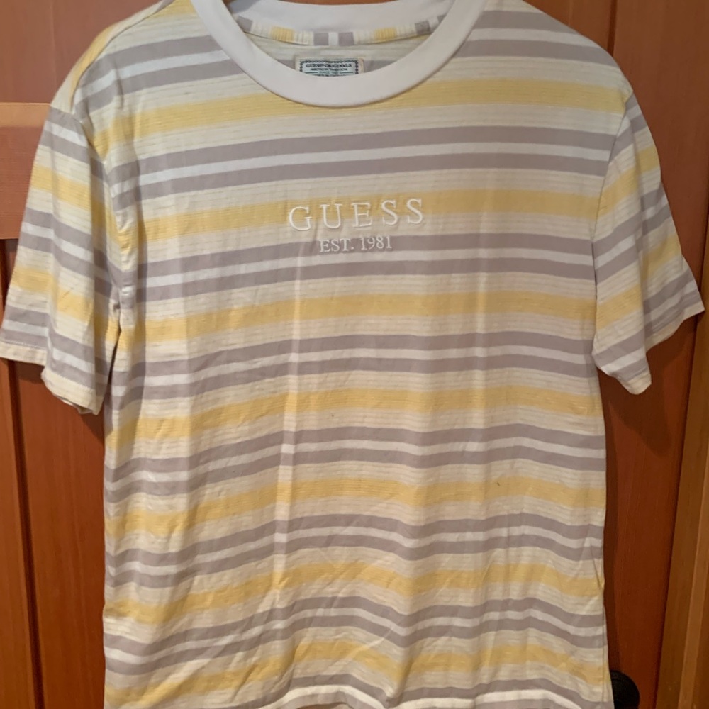 Never worn guess t shirt